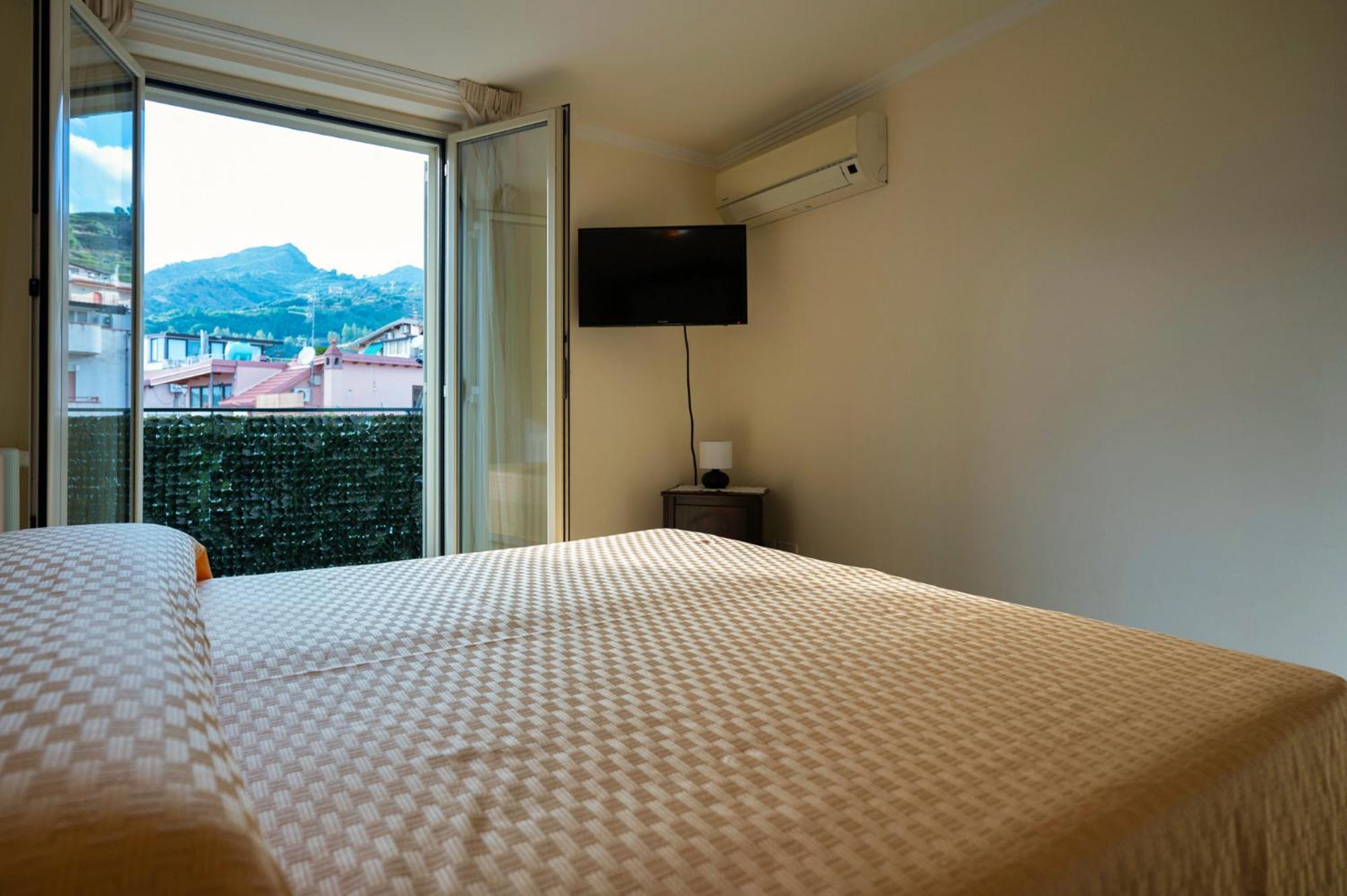 Atticus Apartment Giardini Naxos Exterior photo